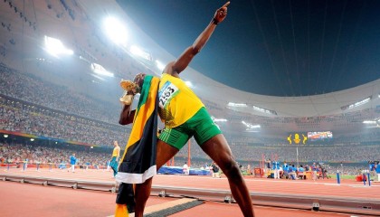 九游游戏-雄鹿退役拉里·桑德斯球衣，表彰防守贡献，里德 雄鹿